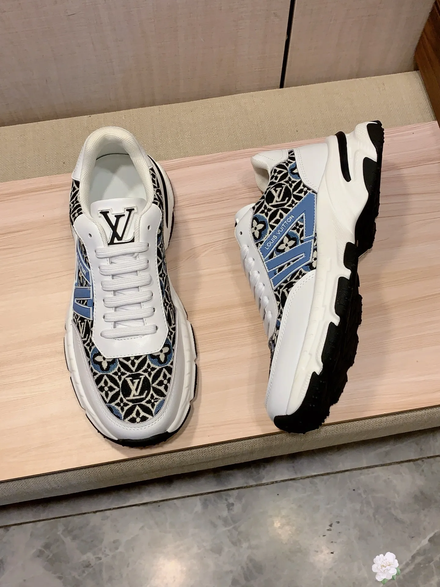 Men's Men's Shoes 💰460💰💰🎩🎩[Lightning][Lightning] "Lv*" The latest and most popular casual shoes, top brands [Seduce] Luxury ~ Purchasing Agency, Top ~ Quality. [Strong] The upper is made of imported breathable cowhide with material ➕ breathable sheepskin feet (•) and fine workmanship. The original stylish and stylish soft rubber wear-resistant and non-slip outsole is light and comfortable on the feet. The real thing looks better when photographed in person. 111: code: 38-44, 3️⃣ colors selected